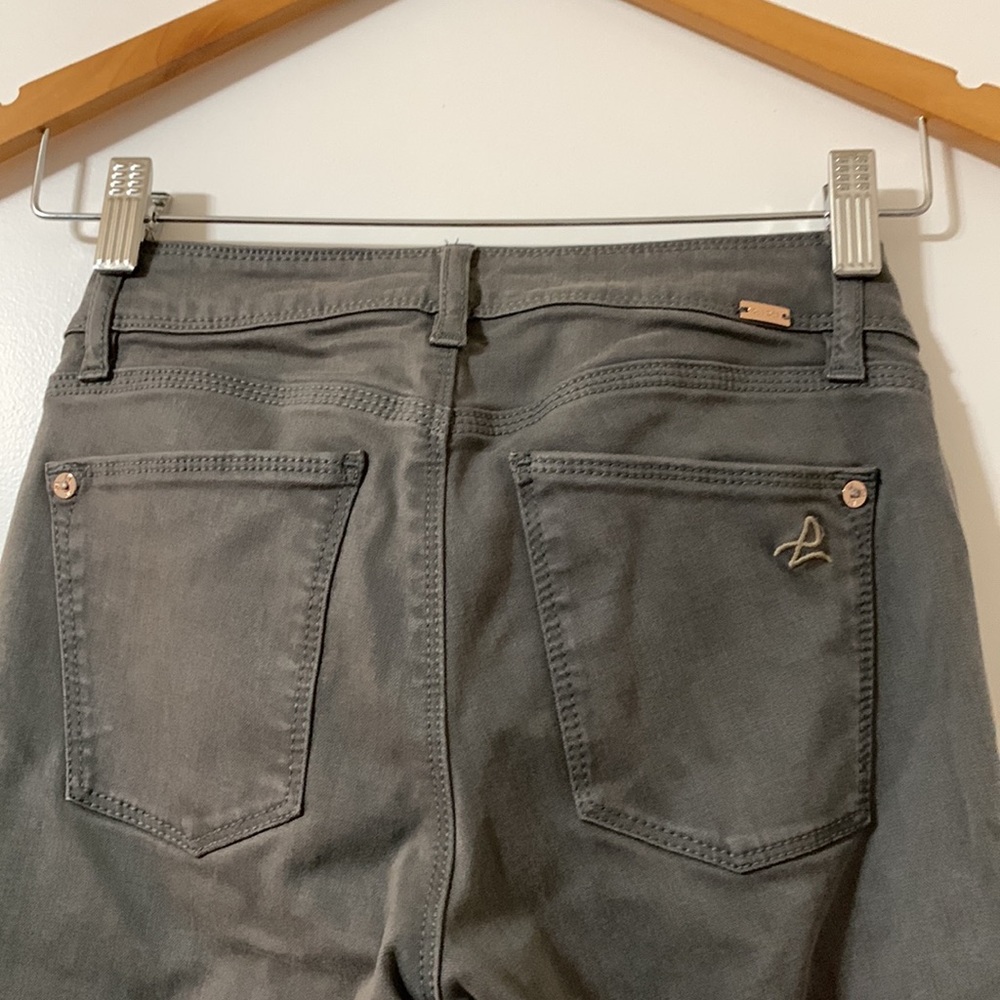 Diesel 1961 Women’s Grey Skinny Jean Size 24
